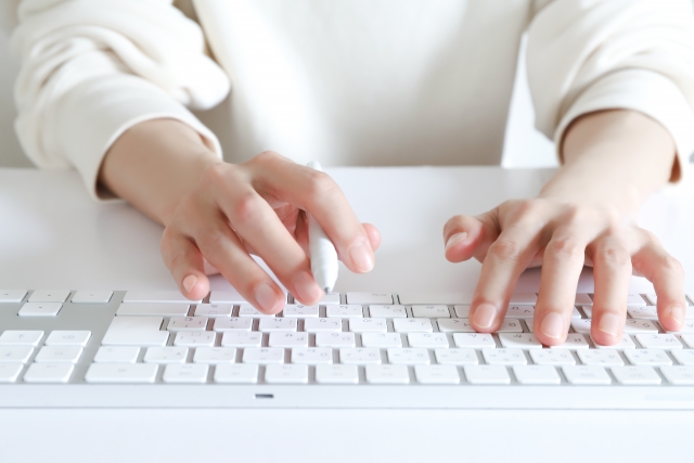 相続時のデジタル遺品整理:スマホ、SNS、メールの終活方法(前半) 33773413 s