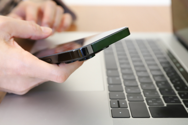 相続時のデジタル遺品整理:スマホ、SNS、メールの終活方法(前半) 33874857 s