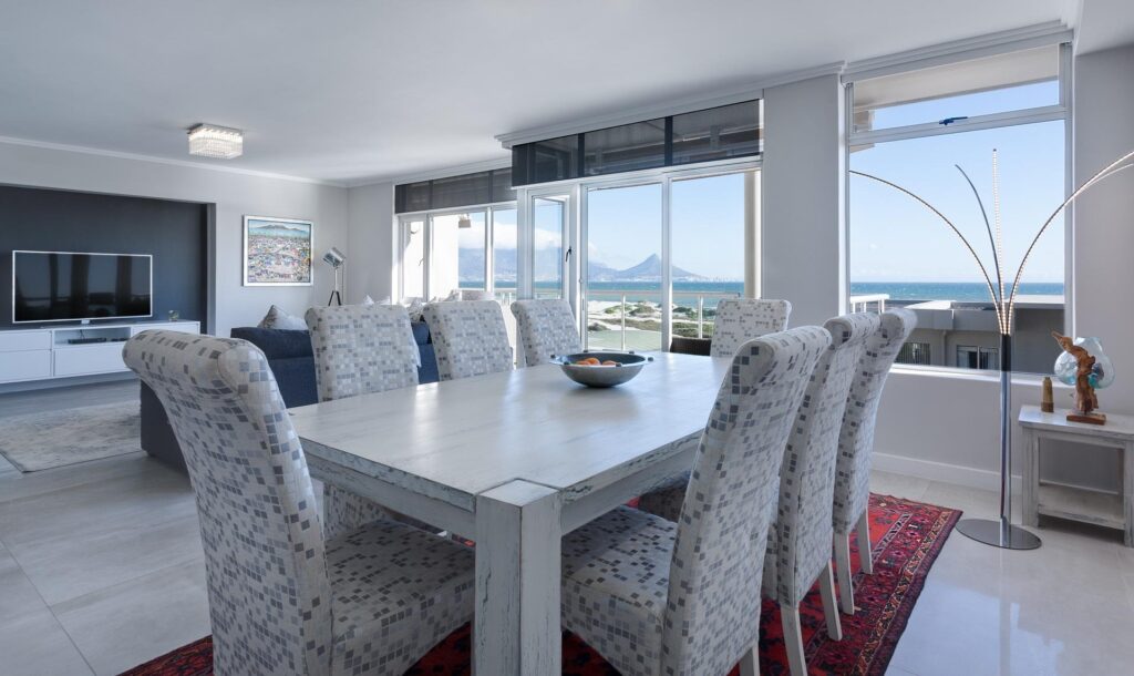 【青森】相続の手続き、目の前から進めると二度手間になる理由 jeanvdmeulen dining room 3108037 1920