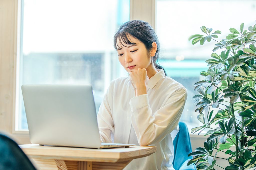親の死後、兄弟・姉妹と「疎遠」になりたい50代へ。仲が悪くても揉めずに終わらせる相続のやりかた adobestock 439075753
