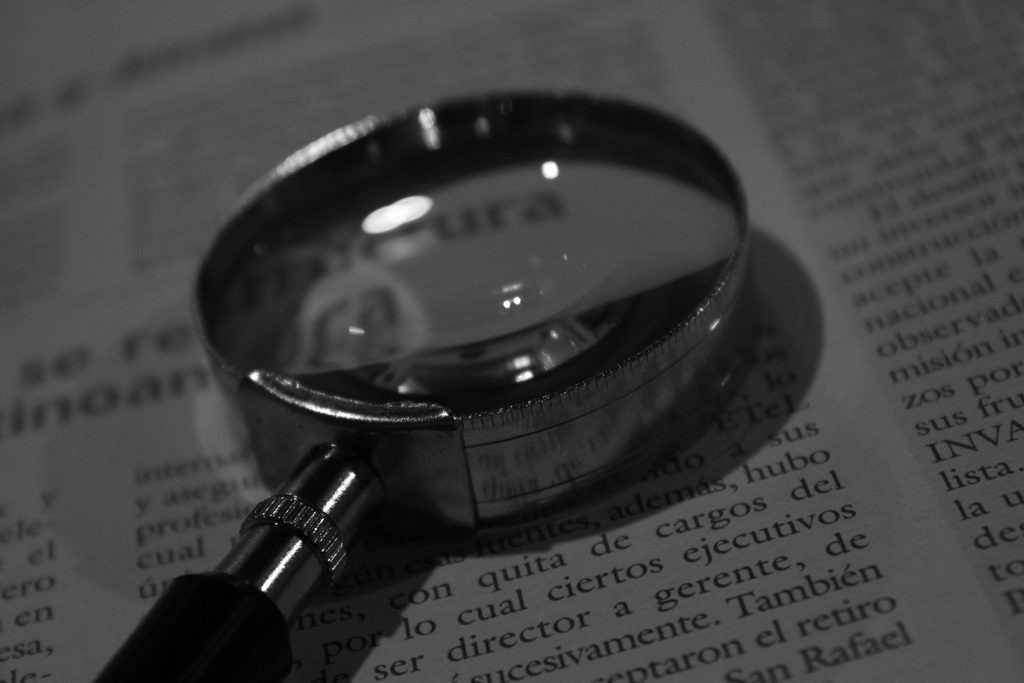 相続の手続きをしないとどうなる?「昔とは違う」現代のルール lucas23 magnifying glass 975633